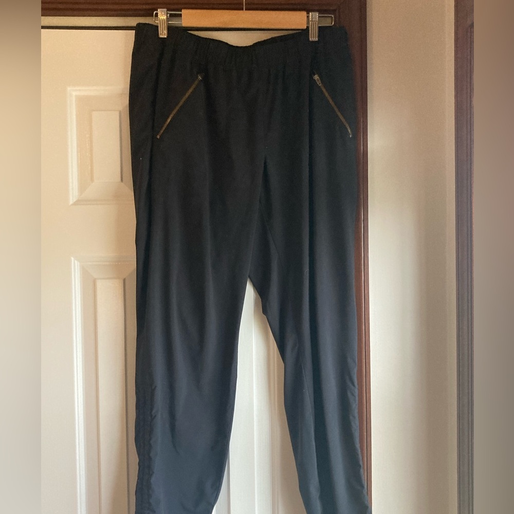 Athleta Pants with Zipper Closure Pockets